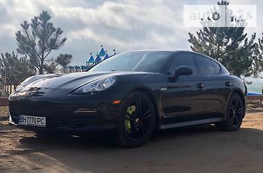 Фастбэк Porsche Panamera 2012 в Одессе