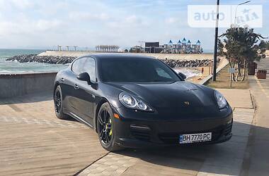 Фастбэк Porsche Panamera 2012 в Одессе