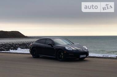 Фастбэк Porsche Panamera 2012 в Одессе