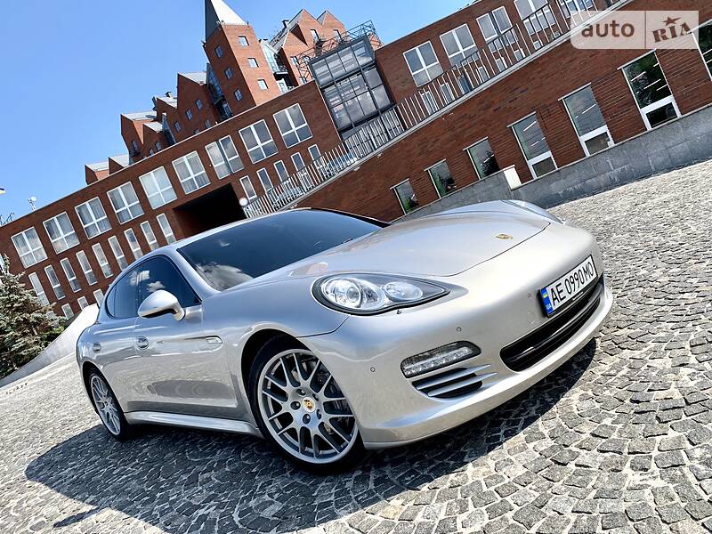 Хетчбек Porsche Panamera 2012 в Києві