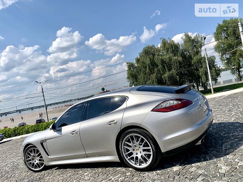 Хетчбек Porsche Panamera 2012 в Києві