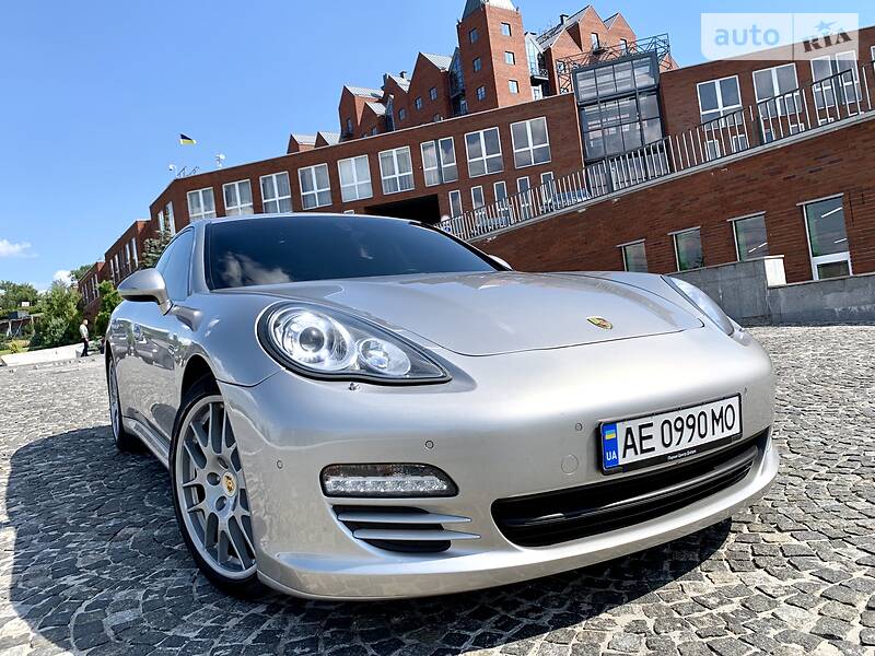 Хетчбек Porsche Panamera 2012 в Києві