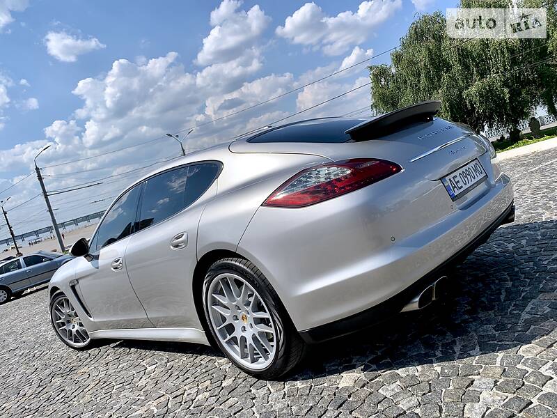 Хетчбек Porsche Panamera 2012 в Києві