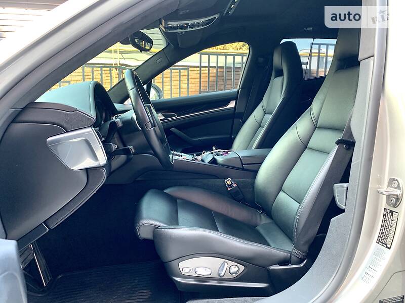 Хетчбек Porsche Panamera 2012 в Києві