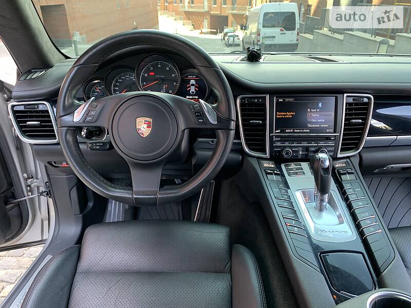Хетчбек Porsche Panamera 2012 в Києві