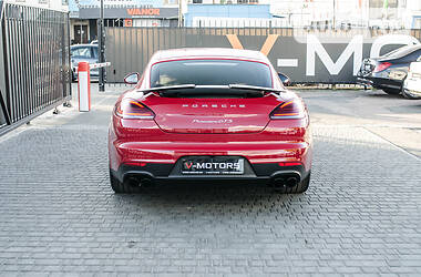 Седан Porsche Panamera 2014 в Киеве