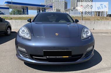 Седан Porsche Panamera 2010 в Києві