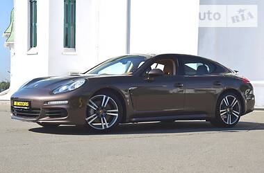 Хетчбек Porsche Panamera 2013 в 
