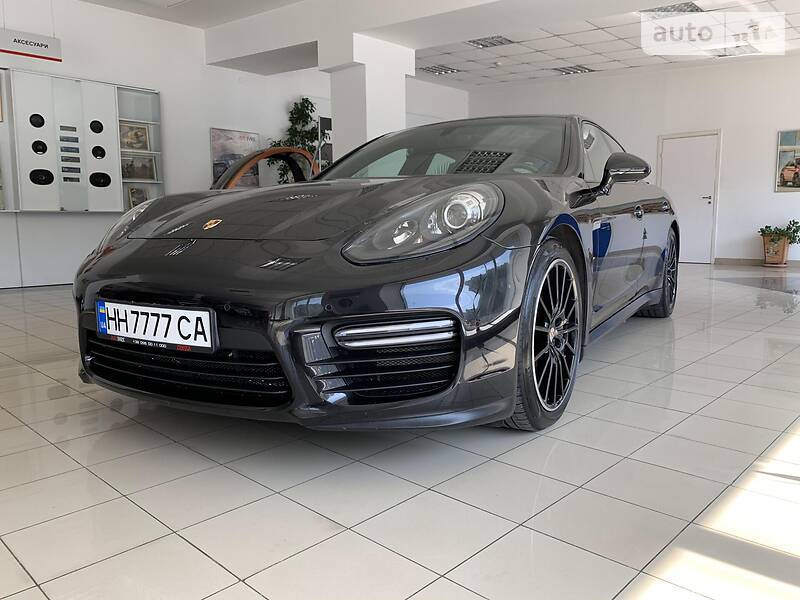 Седан Porsche Panamera 2013 в Одесі