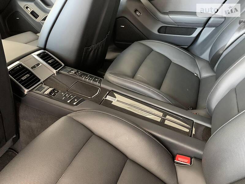 Седан Porsche Panamera 2013 в Одесі