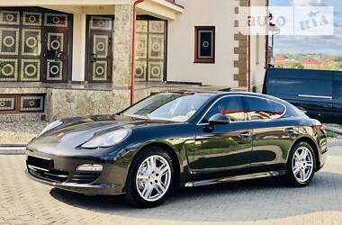 Седан Porsche Panamera 2009 в Черновцах