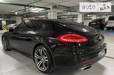 Седан Porsche Panamera 2016 в Киеве