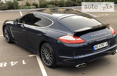 Седан Porsche Panamera 2011 в Києві