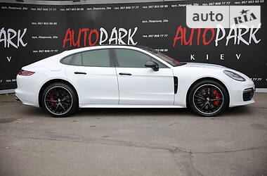 Ліфтбек Porsche Panamera 2016 в 