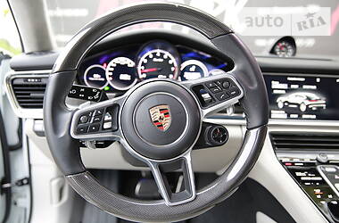 Ліфтбек Porsche Panamera 2016 в 