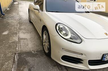 Хетчбек Porsche Panamera 2013 в Чернівцях