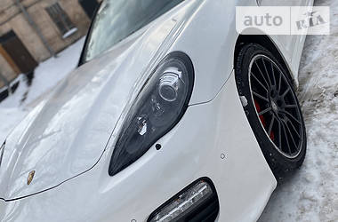 Хэтчбек Porsche Panamera 2011 в Киеве