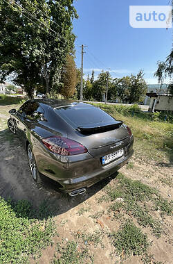 Седан Porsche Panamera 2010 в 