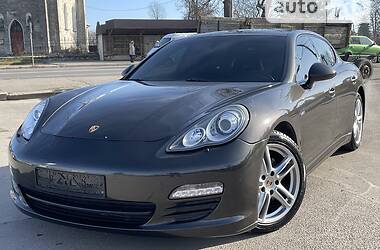 Седан Porsche Panamera 2013 в Тернополе