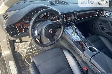 Седан Porsche Panamera 2013 в Тернополе