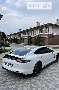 Ліфтбек Porsche Panamera 2018 в Києві