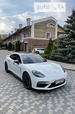 Лифтбек Porsche Panamera 2018 в Киеве