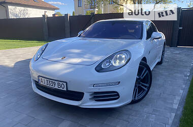 Седан Porsche Panamera 2013 в Києві