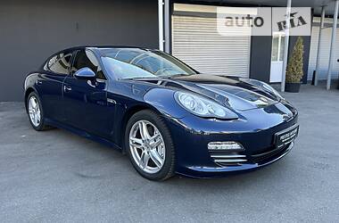 Седан Porsche Panamera 2013 в Киеве