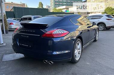 Седан Porsche Panamera 2013 в Києві