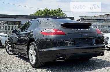 Седан Porsche Panamera 2013 в Тернополе