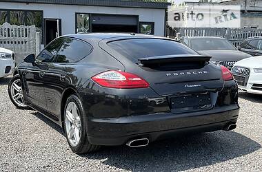 Седан Porsche Panamera 2013 в Тернополе