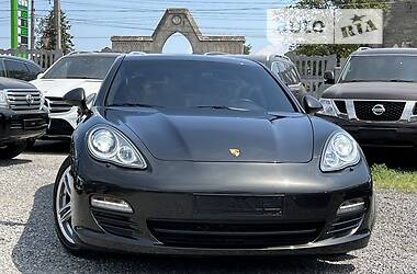 Седан Porsche Panamera 2013 в Тернополе