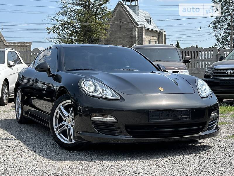 Седан Porsche Panamera 2013 в Тернополе