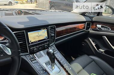 Седан Porsche Panamera 2013 в Тернополе