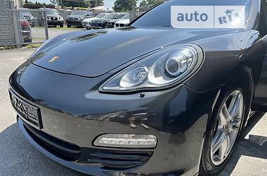 Седан Porsche Panamera 2013 в Тернополе