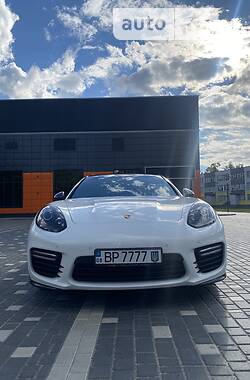 Седан Porsche Panamera 2013 в Мелитополе