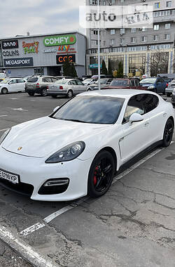 Седан Porsche Panamera 2012 в Днепре