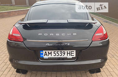 Хэтчбек Porsche Panamera 2012 в Черновцах