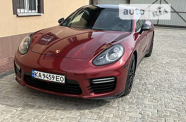 Седан Porsche Panamera 2015 в Василькове