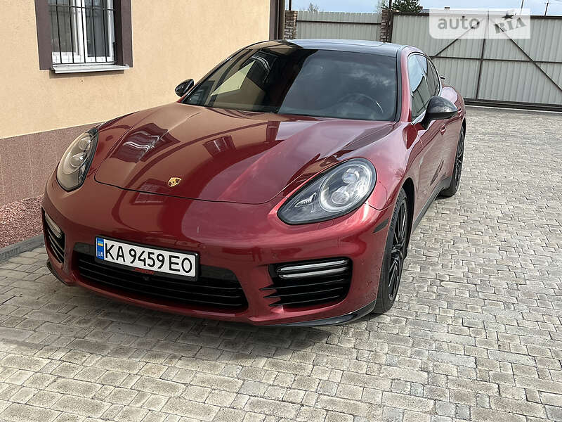 Седан Porsche Panamera 2015 в Василькове