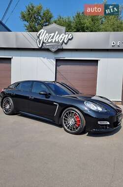 Седан Porsche Panamera 2010 в Дніпрі
