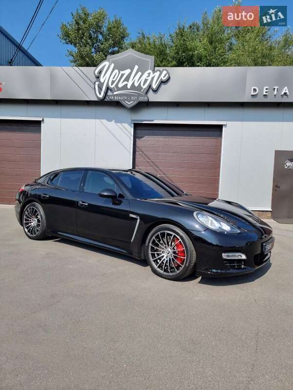 Седан Porsche Panamera 2010 в Днепре