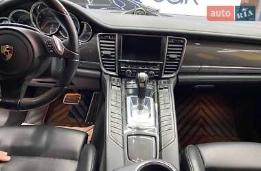 Седан Porsche Panamera 2010 в Дніпрі