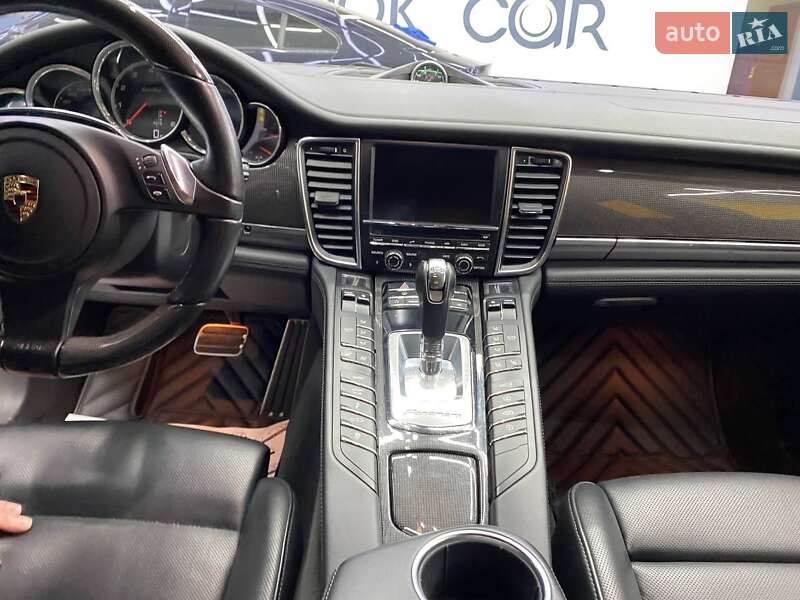 Седан Porsche Panamera 2010 в Днепре