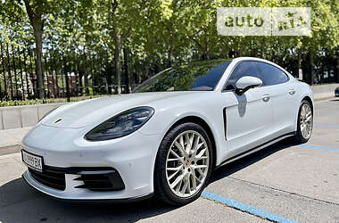 Лифтбек Porsche Panamera 2020 в 