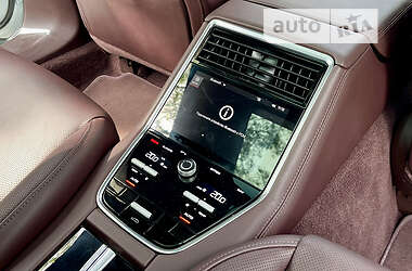 Лифтбек Porsche Panamera 2020 в 