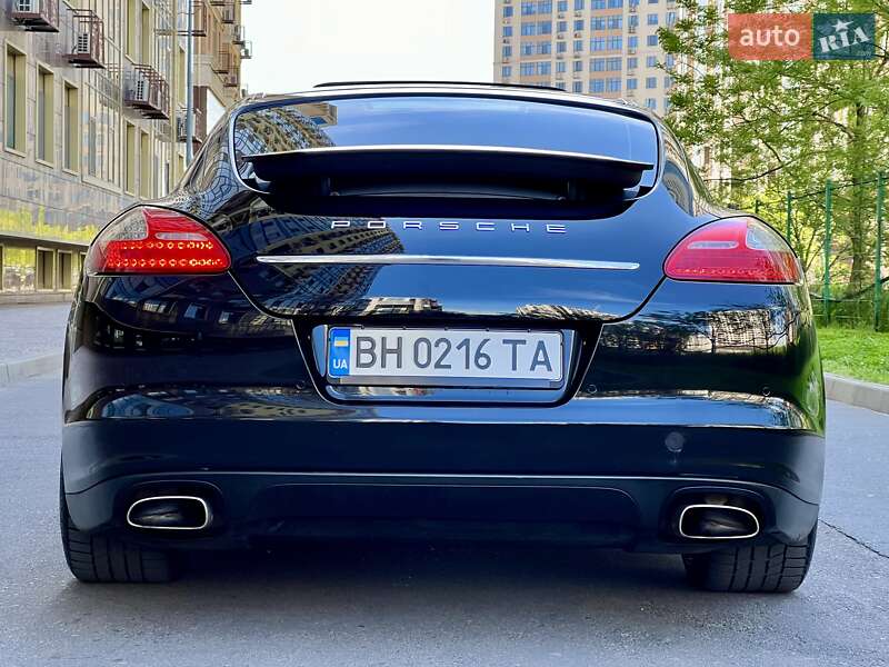 Седан Porsche Panamera 2012 в Одессе