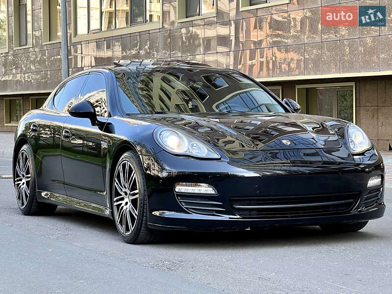 Седан Porsche Panamera 2012 в Одессе