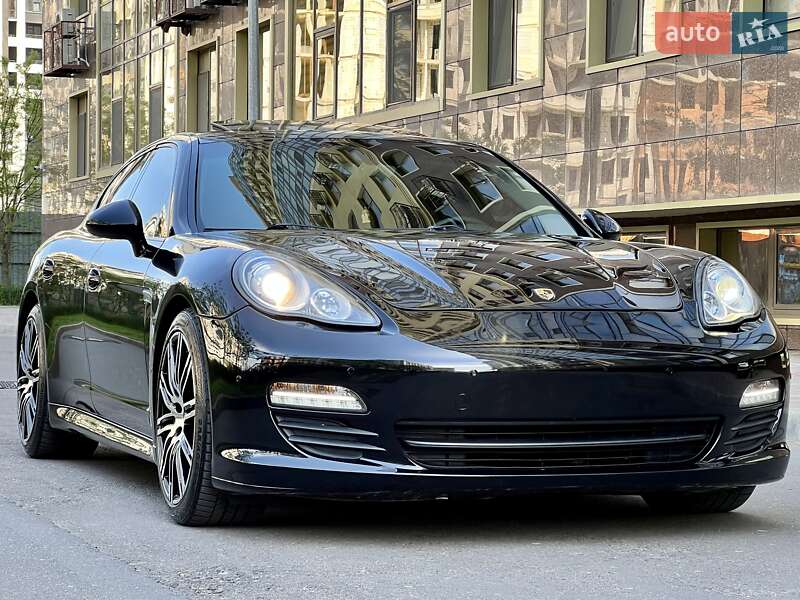 Седан Porsche Panamera 2012 в Одессе