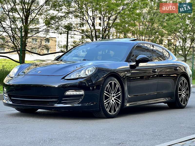 Седан Porsche Panamera 2012 в Одессе